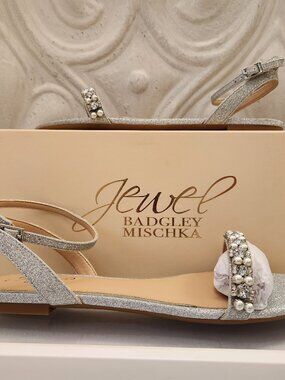 Jewel Badgley Mischka "Daria" Silver Flat Sandals. NIB. Size 9